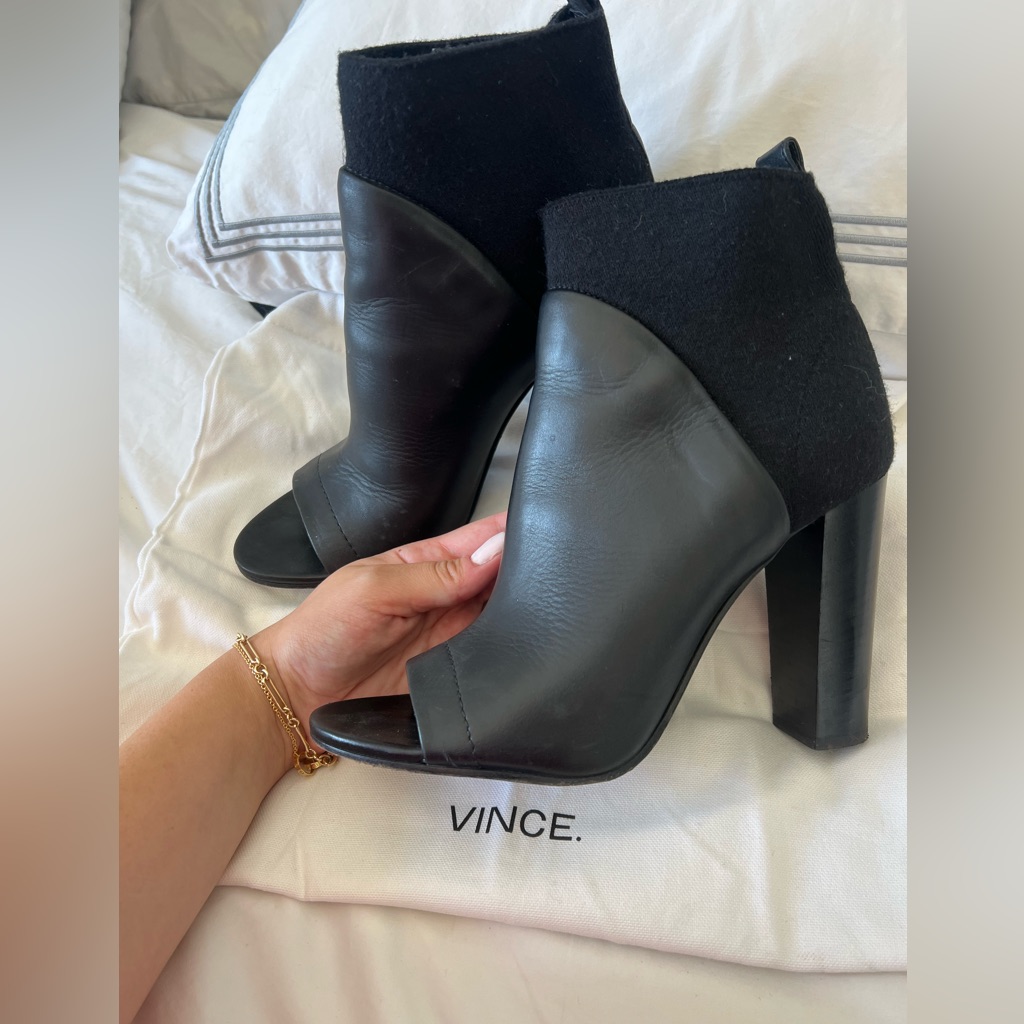 Vince Aren' Open Toe Bootie Size 9| Leather & Wool|